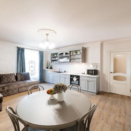 Lux Apartment On Duhnovicha Street .Free Parking. Uzhhorod Exterior foto