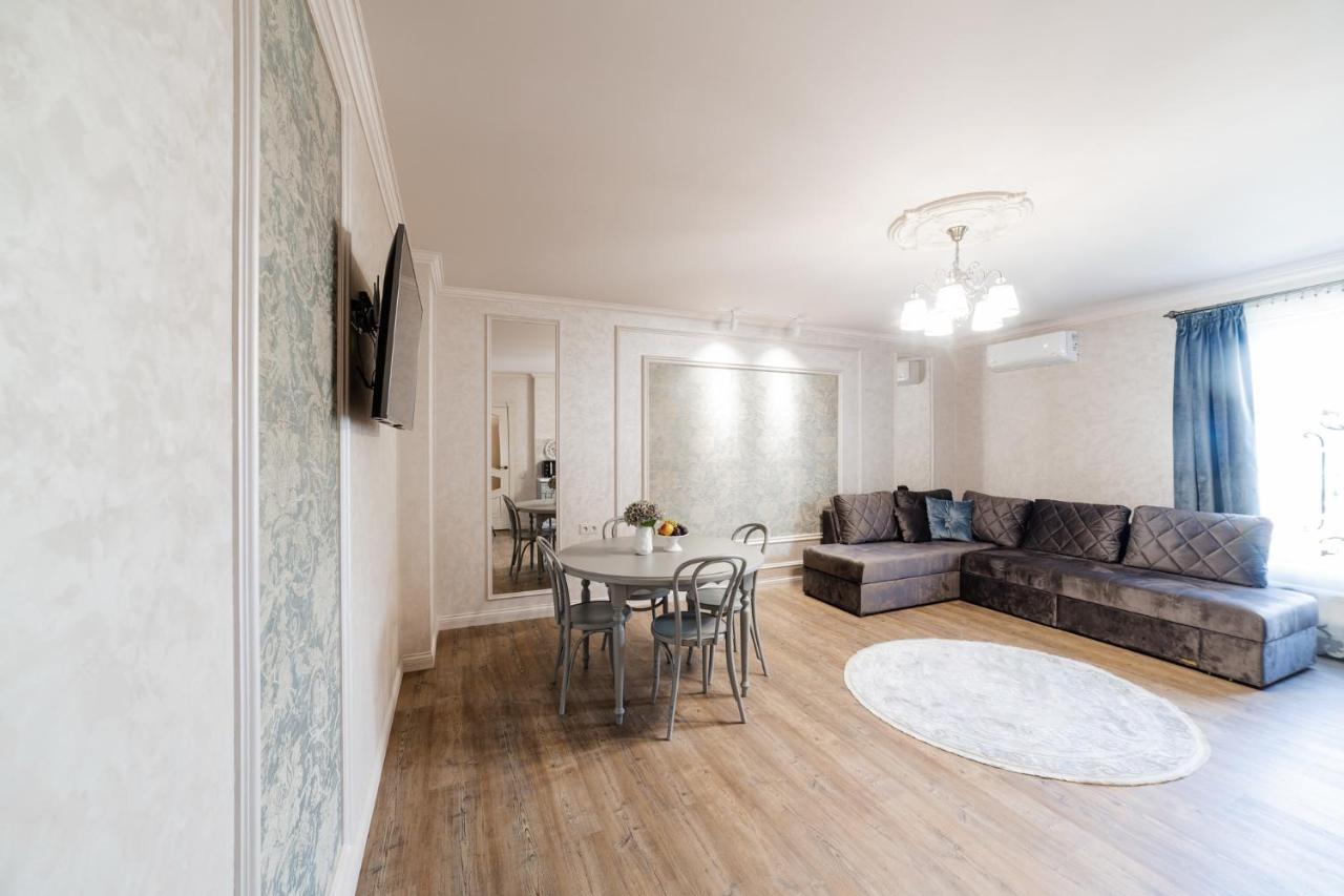 Lux Apartment On Duhnovicha Street .Free Parking. Uzhhorod Exterior foto