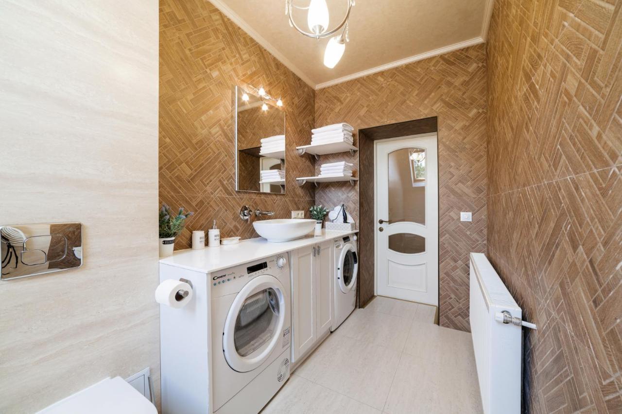 Lux Apartment On Duhnovicha Street .Free Parking. Uzhhorod Exterior foto