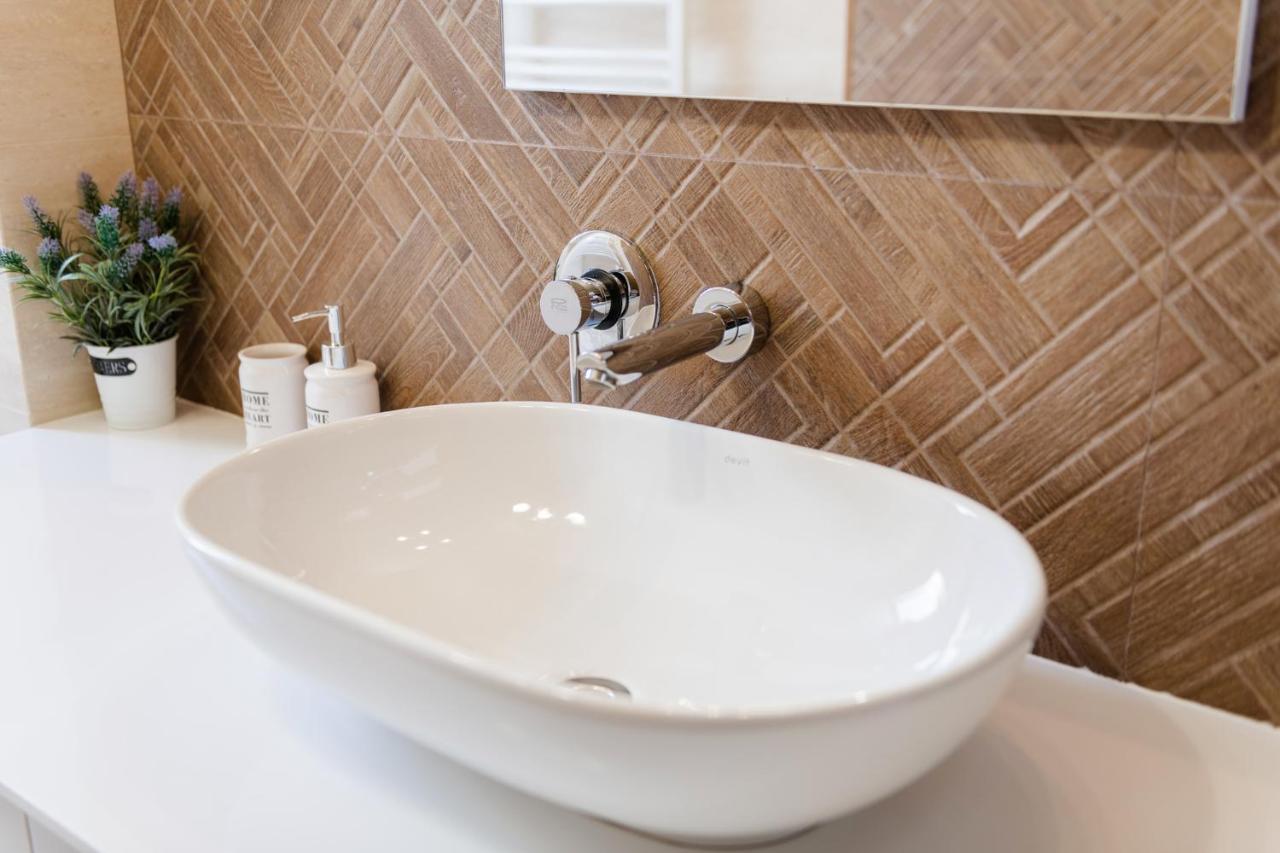 Lux Apartment On Duhnovicha Street .Free Parking. Uzhhorod Exterior foto